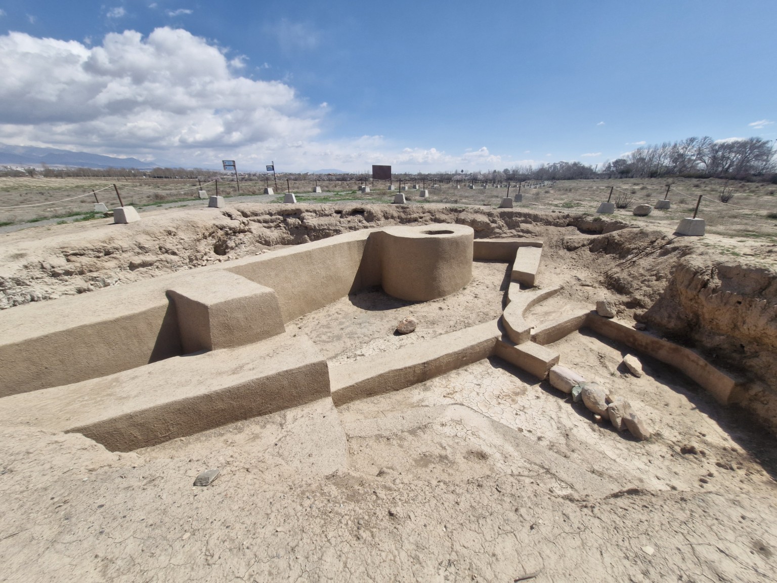 معماری خشتی و محوطه
